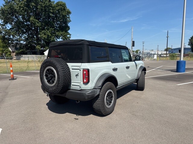 2022 Ford Bronco Badlands photo 2