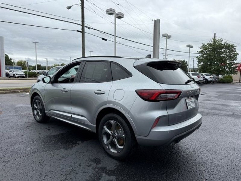 2024 Ford Escape ST-Line photo 4