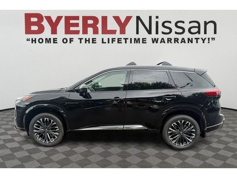 2026 Nissan Rogue Platinum's photo