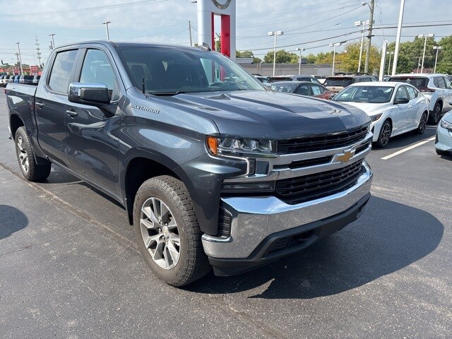2022 Chevrolet Silverado 1500 LT photo 2
