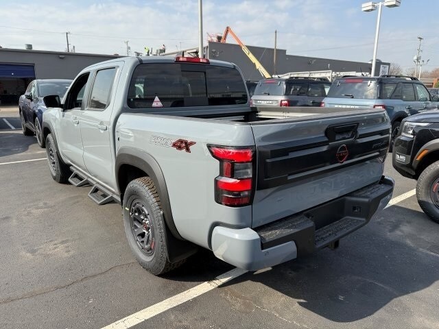 2025 Nissan Frontier PRO-4X photo 4