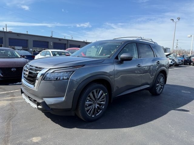 2025 Nissan Pathfinder SL photo 3