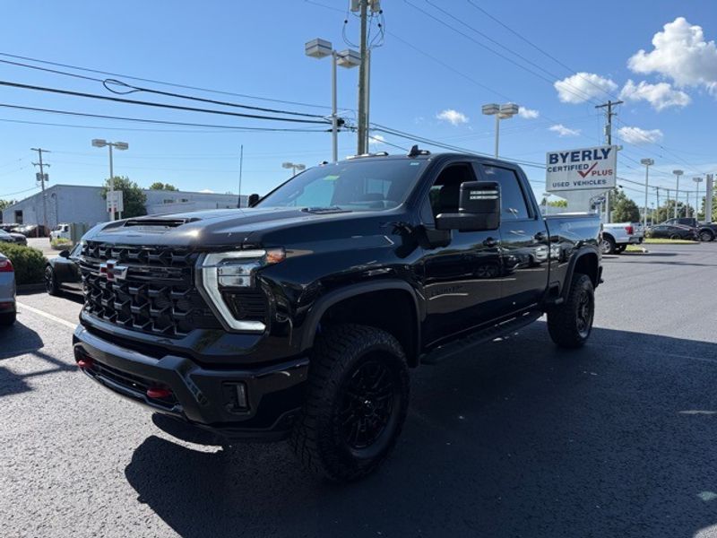 2024 Chevrolet Silverado 2500HD ZR2 photo 4