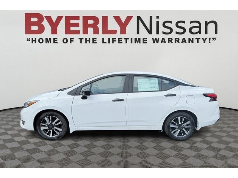 2025 Nissan Versa 1.6 S CVT's photo