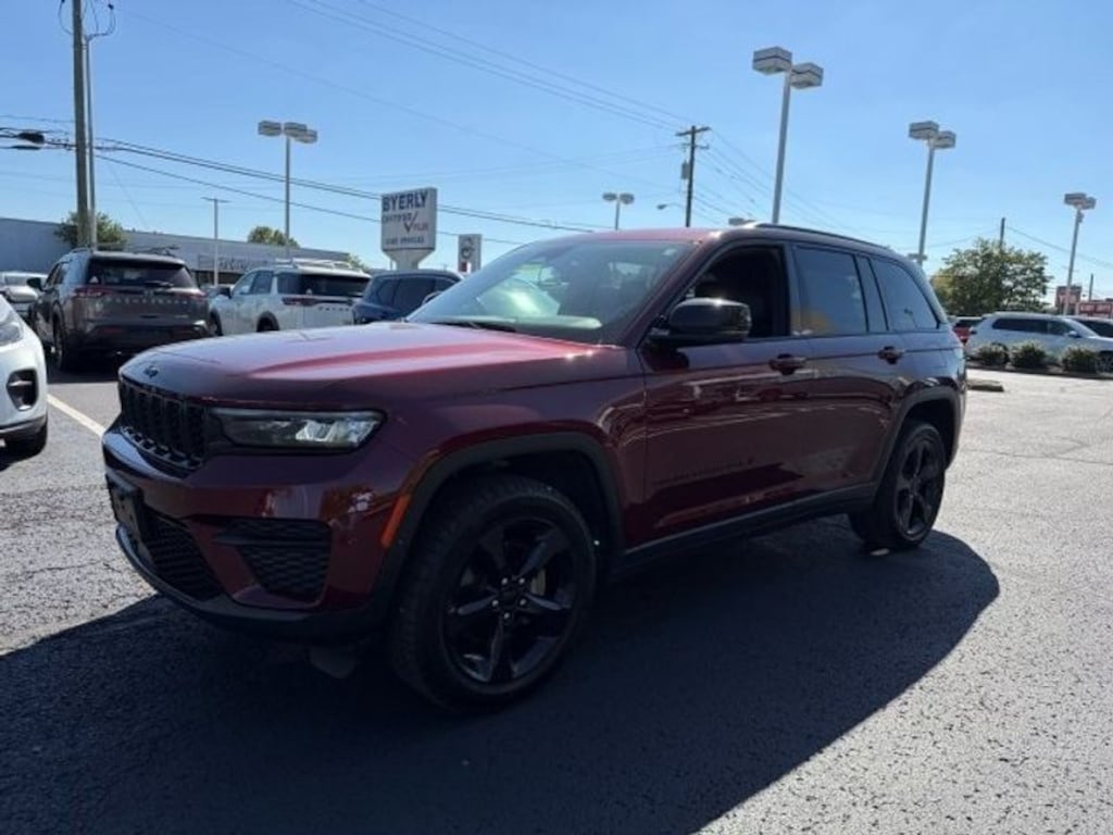 Used 2023 Jeep Grand Cherokee Altitude Sport Utility