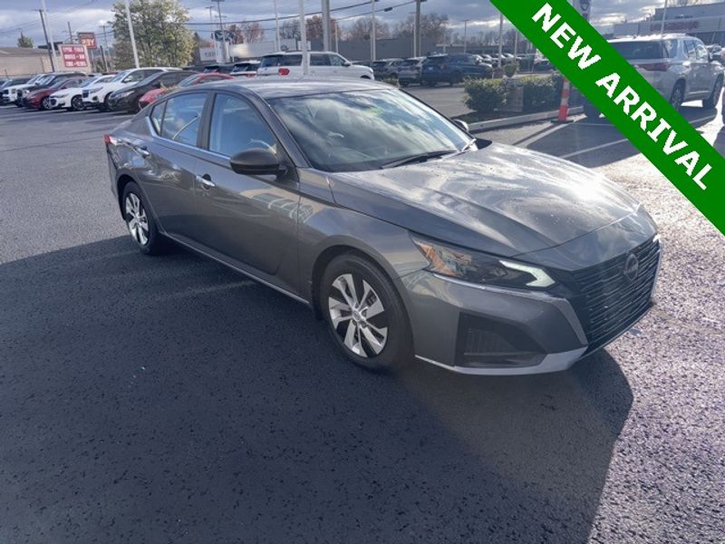 2024 Nissan Altima S's photo