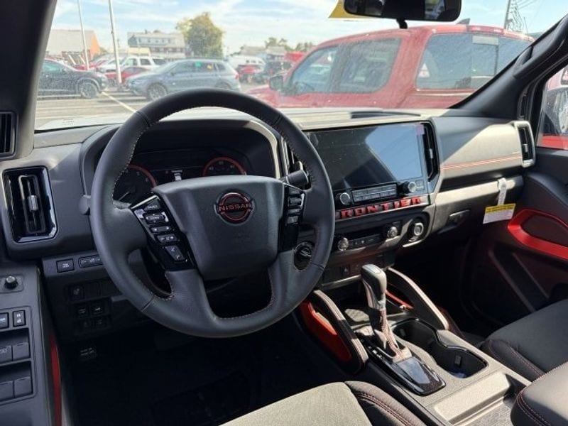 2025 Nissan Frontier PRO-4X - Photo 18