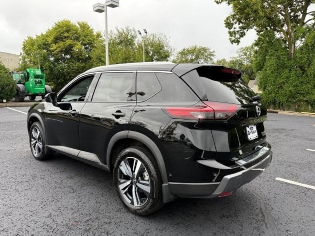 Used 2024 Nissan Rogue SL Sport Utility