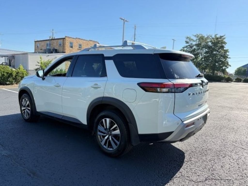 Used 2024 Nissan Pathfinder SL Sport Utility