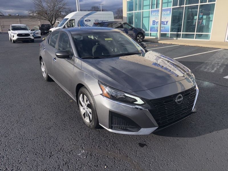 2024 Nissan Altima 2.5 S photo 2