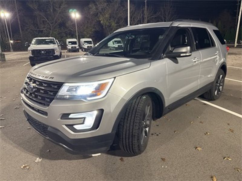 2017 Ford Explorer XLT photo 2