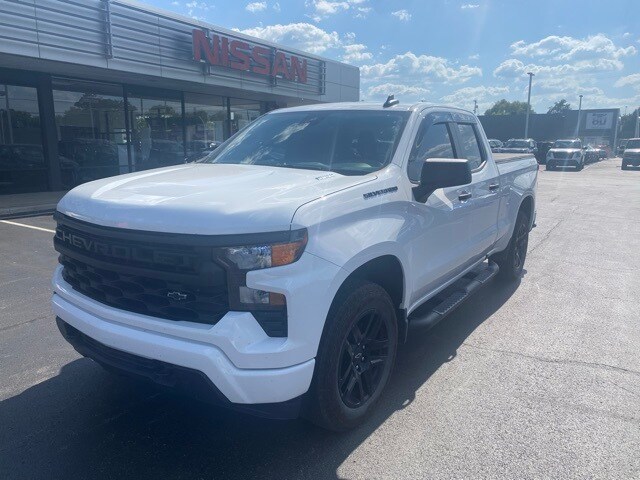 2024 Chevrolet Silverado 1500 Custom photo 3
