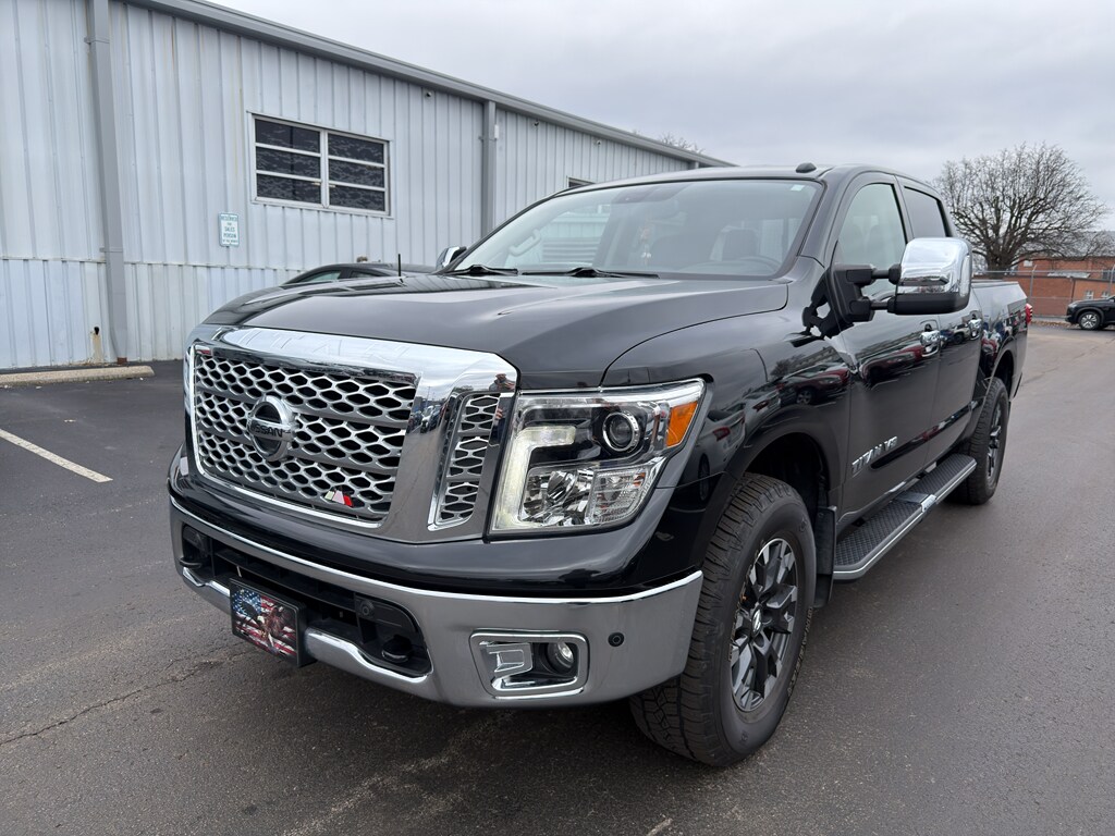 Used 2019 Nissan Titan SL Crew Cab