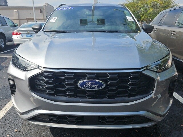 2024 Ford Escape ST-Line photo 2