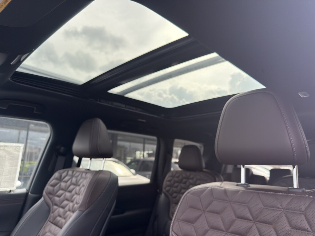 2025 Nissan Armada Platinum - Photo 36