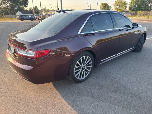 2017 Lincoln Continental Select photo 3