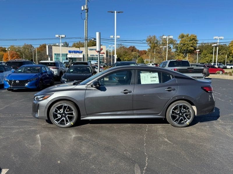 2025 Nissan Sentra SR's photo