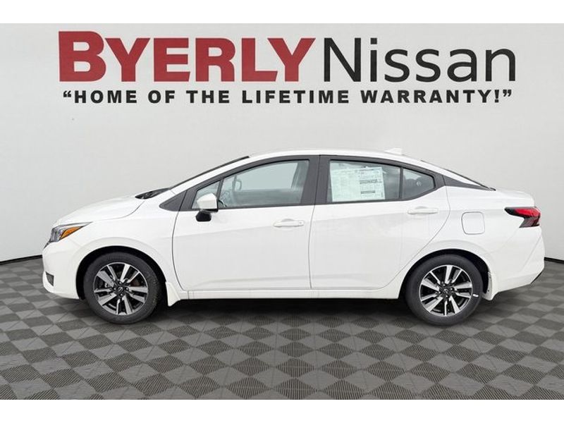 2025 Nissan Versa 1.6 SV CVT's photo
