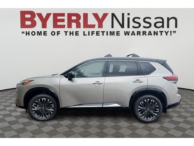 2026 Nissan Rogue Platinum's photo