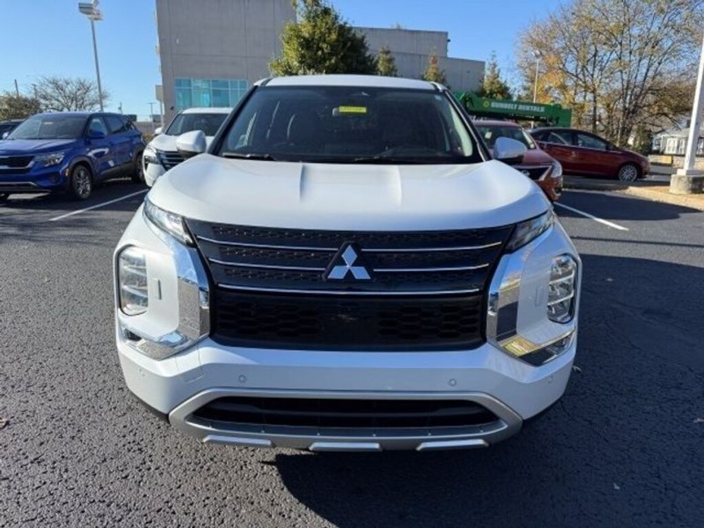 Used 2023 Mitsubishi Outlander SE Sport Utility