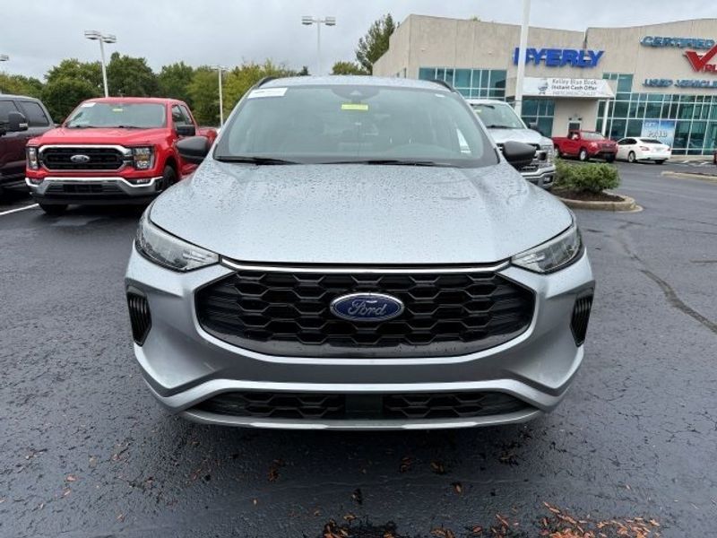 2024 Ford Escape ST-Line photo 2