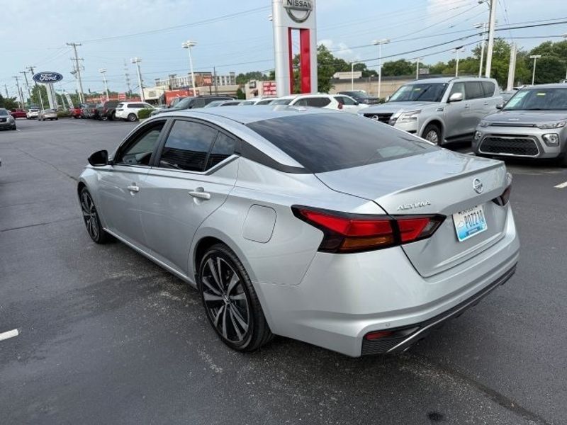 2022 Nissan Altima 2.5 SR photo 4