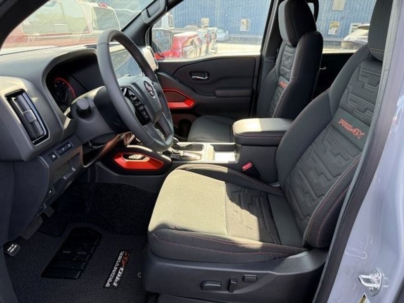 2025 Nissan Frontier PRO-4X - Photo 12