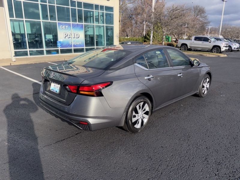 2024 Nissan Altima 2.5 S photo 3