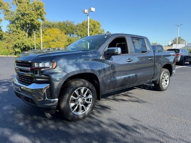 2022 Chevrolet Silverado 1500 LT photo 3