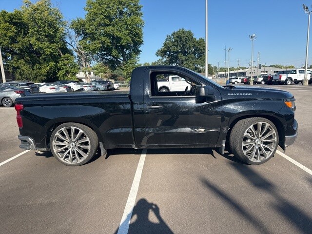 2023 Chevrolet Silverado 1500 photo 2