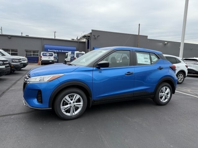 2025 Nissan Kicks Play S photo 3
