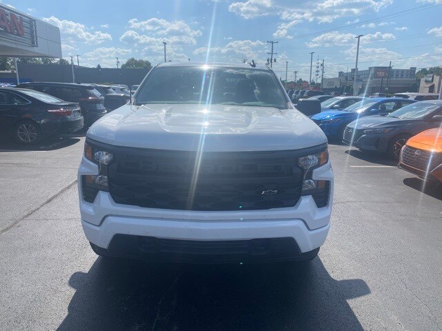 2024 Chevrolet Silverado 1500 Custom photo 2