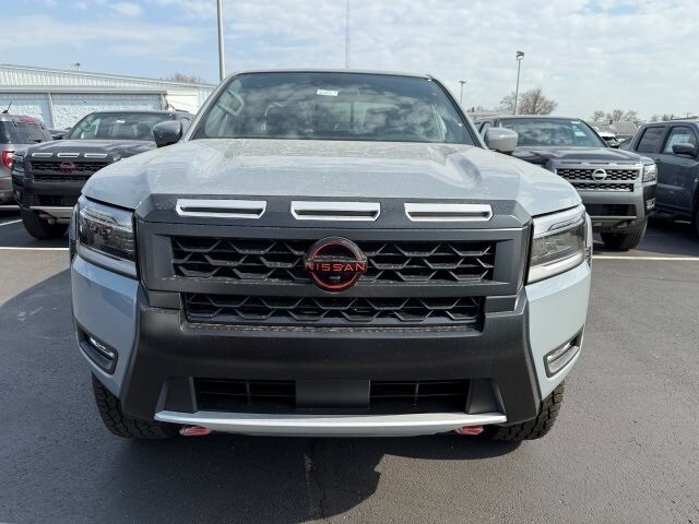 2025 Nissan Frontier PRO-4X photo 2