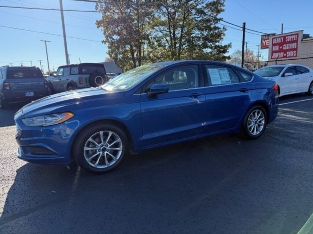 Used 2017 Ford Fusion SE Sedan
