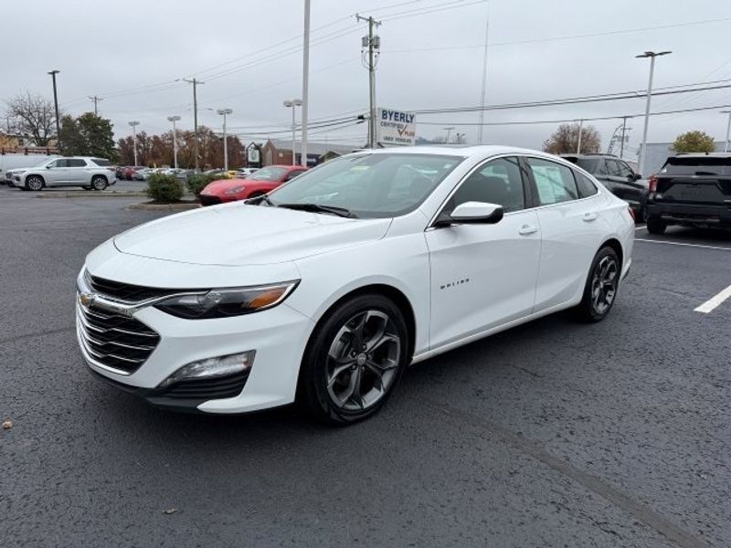 2023 Chevrolet Malibu 1LT photo 3