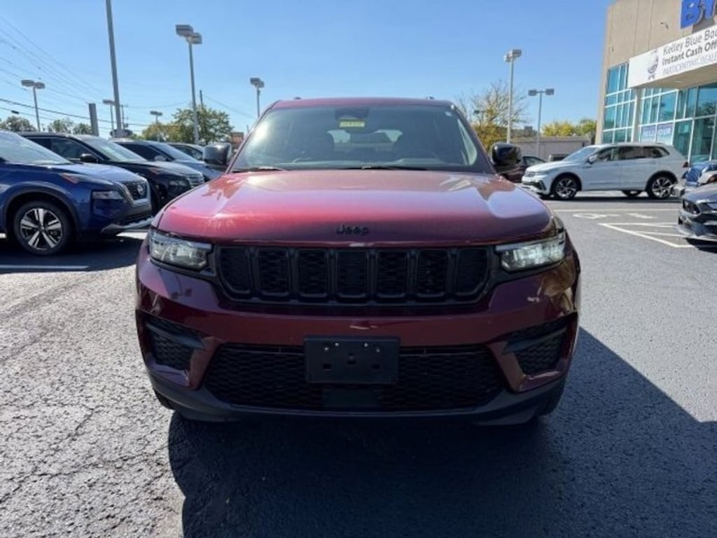 Used 2023 Jeep Grand Cherokee Altitude Sport Utility