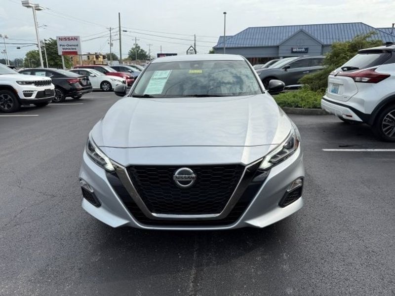 2022 Nissan Altima 2.5 SR photo 2