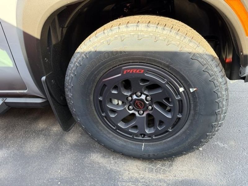 2025 Nissan Frontier PRO-4X - Photo 9