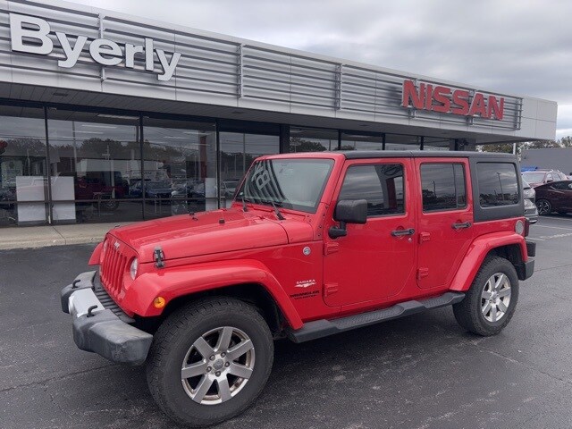 2015 Jeep Wrangler Unlimited Sahara photo 2