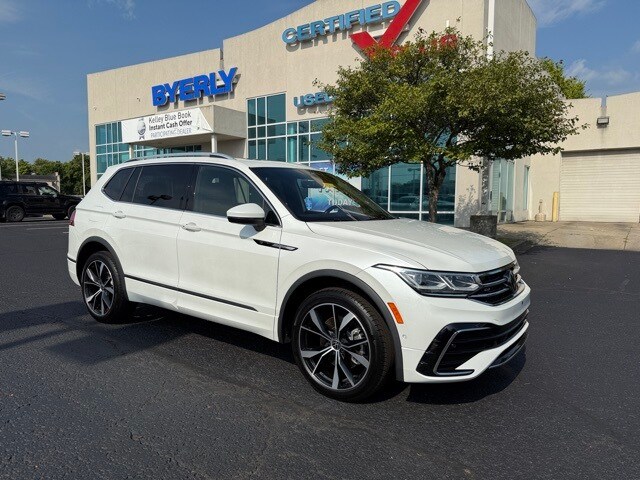 2022 Volkswagen Tiguan SEL Premium R-Line photo 2