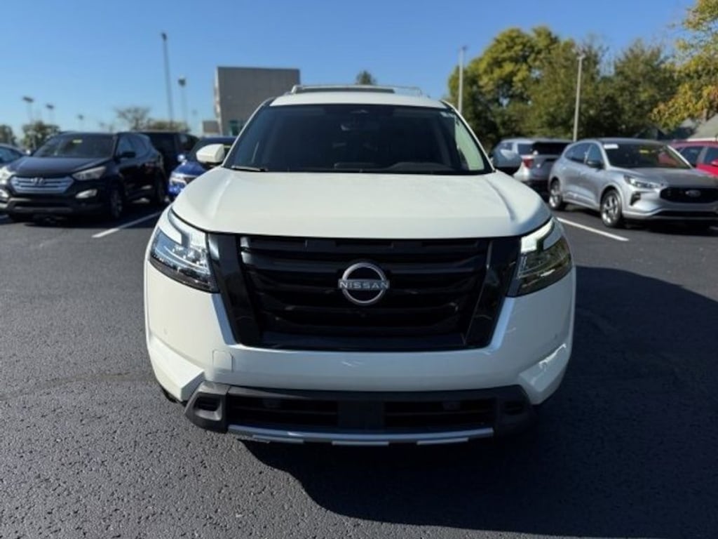 Used 2024 Nissan Pathfinder SL Sport Utility