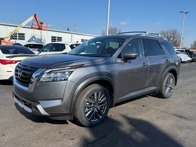 2025 Nissan Pathfinder SL photo 3