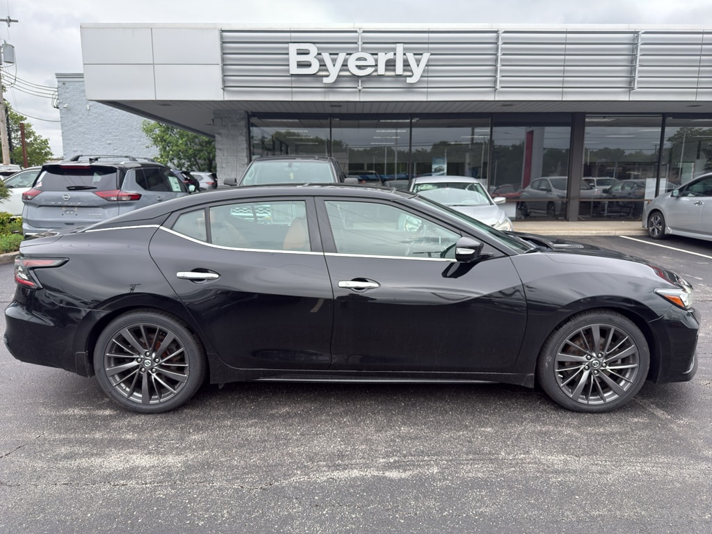2019 Nissan Maxima Platinum's photo