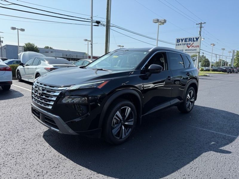 2025 Nissan Rogue SL photo 3