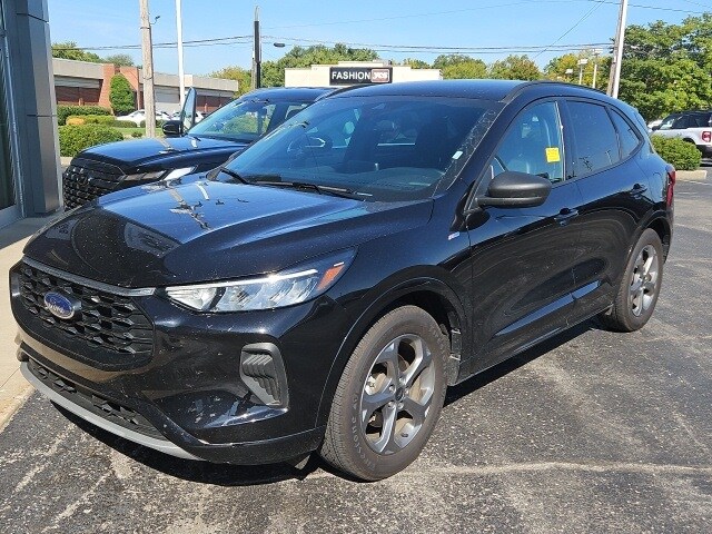 2024 Ford Escape ST-Line photo 2