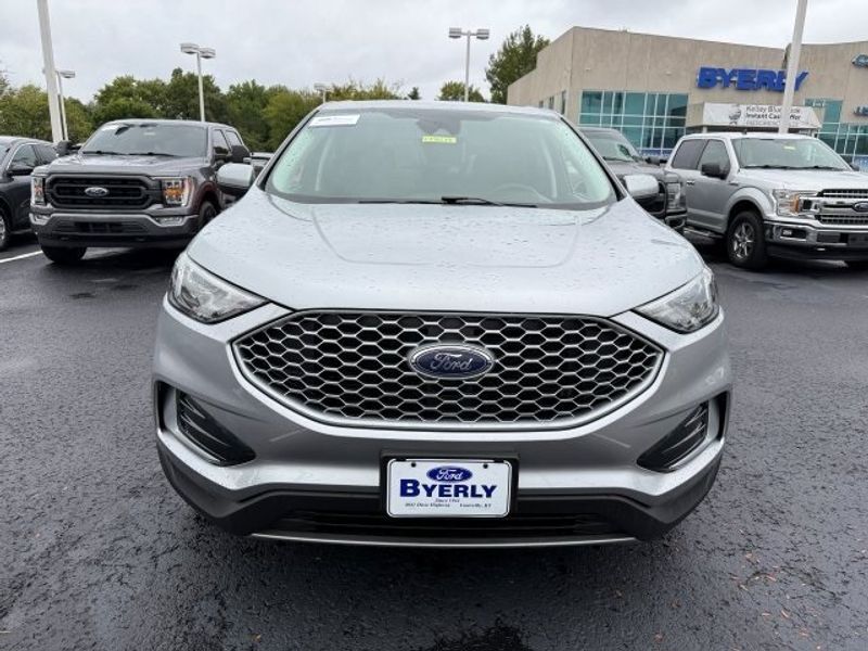 2023 Ford Edge SEL photo 2