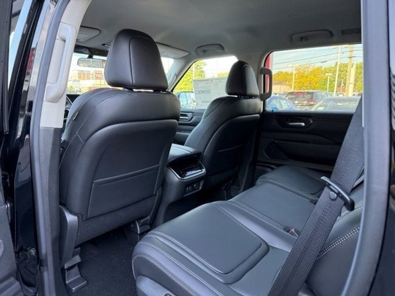 2026 Nissan Armada SV - Photo 17
