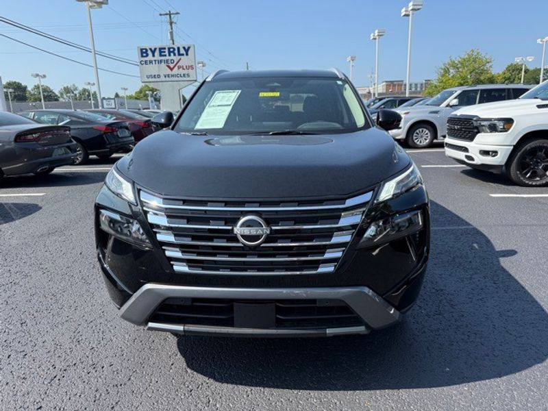 2025 Nissan Rogue SL photo 2