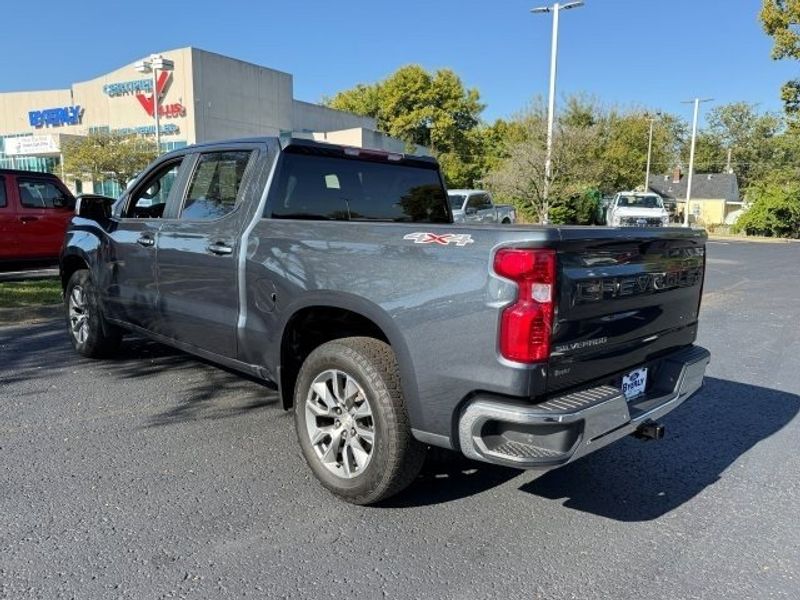 2022 Chevrolet Silverado 1500 LT photo 4