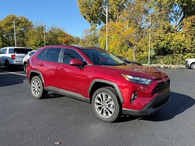 2022 Toyota RAV4 XLE Premium photo 2